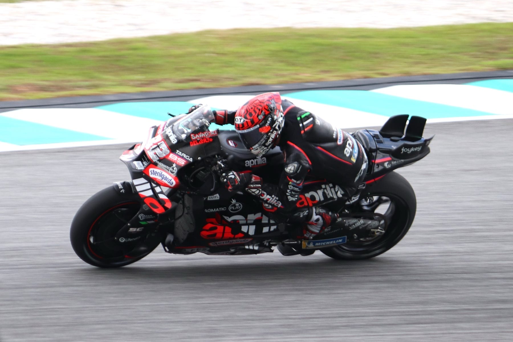 MotoGP 2026 : Bezzecchi et l'Aprilia RS-GP imposent leur loi, le duel avec Martin s'installe